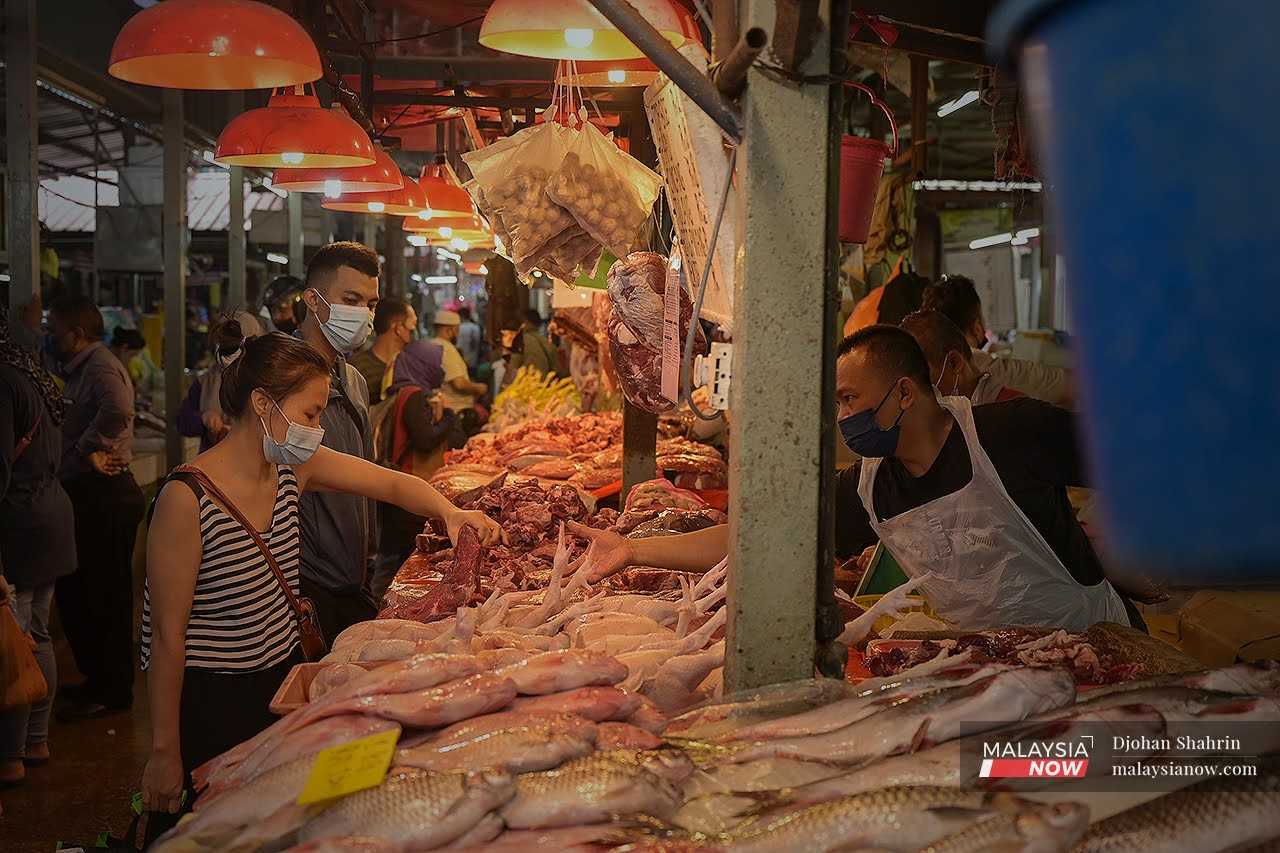 From chicken shortage to oversupply as poultry farmers court risk of