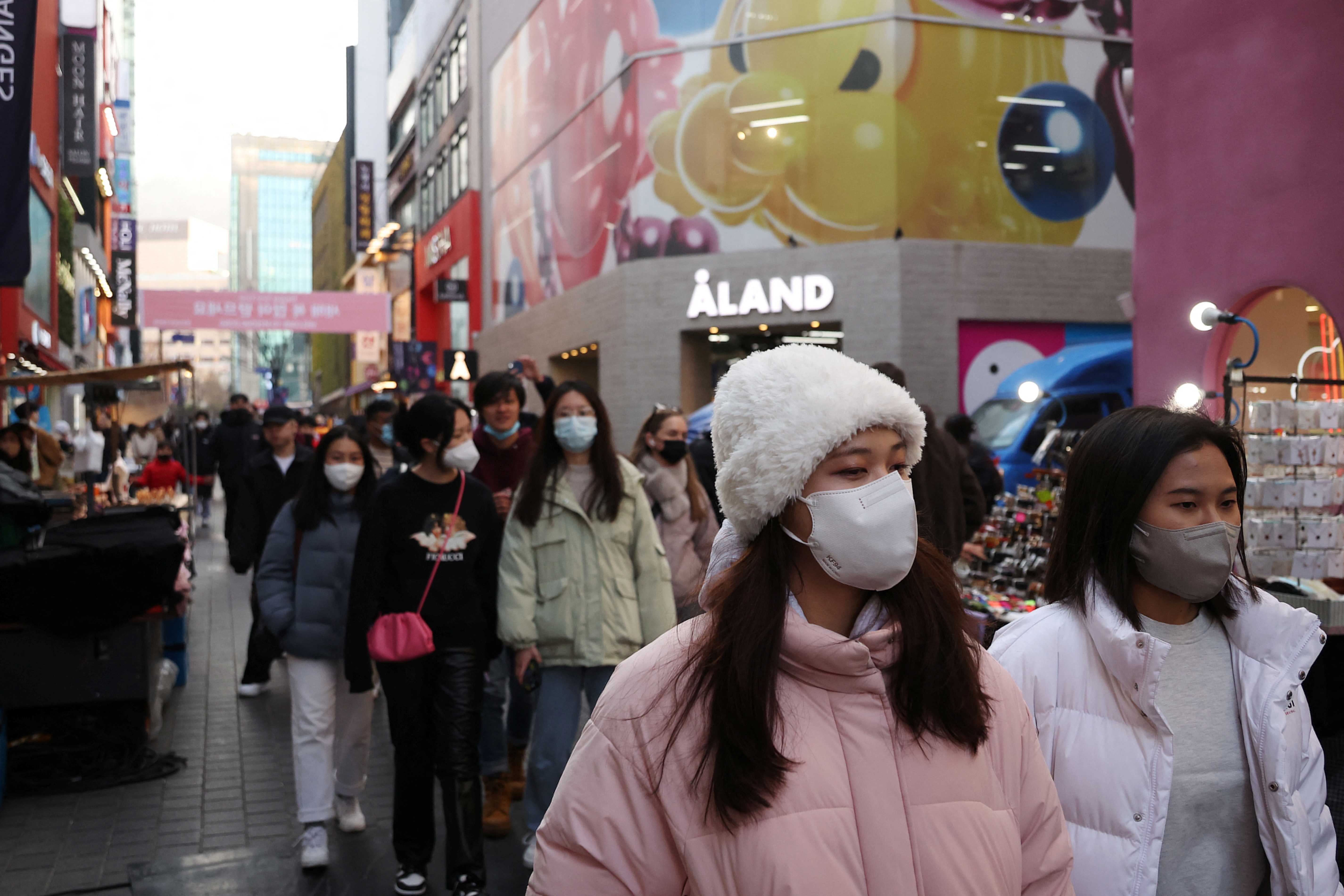 China halts short-term visas in South Korea, first response to Covid ...