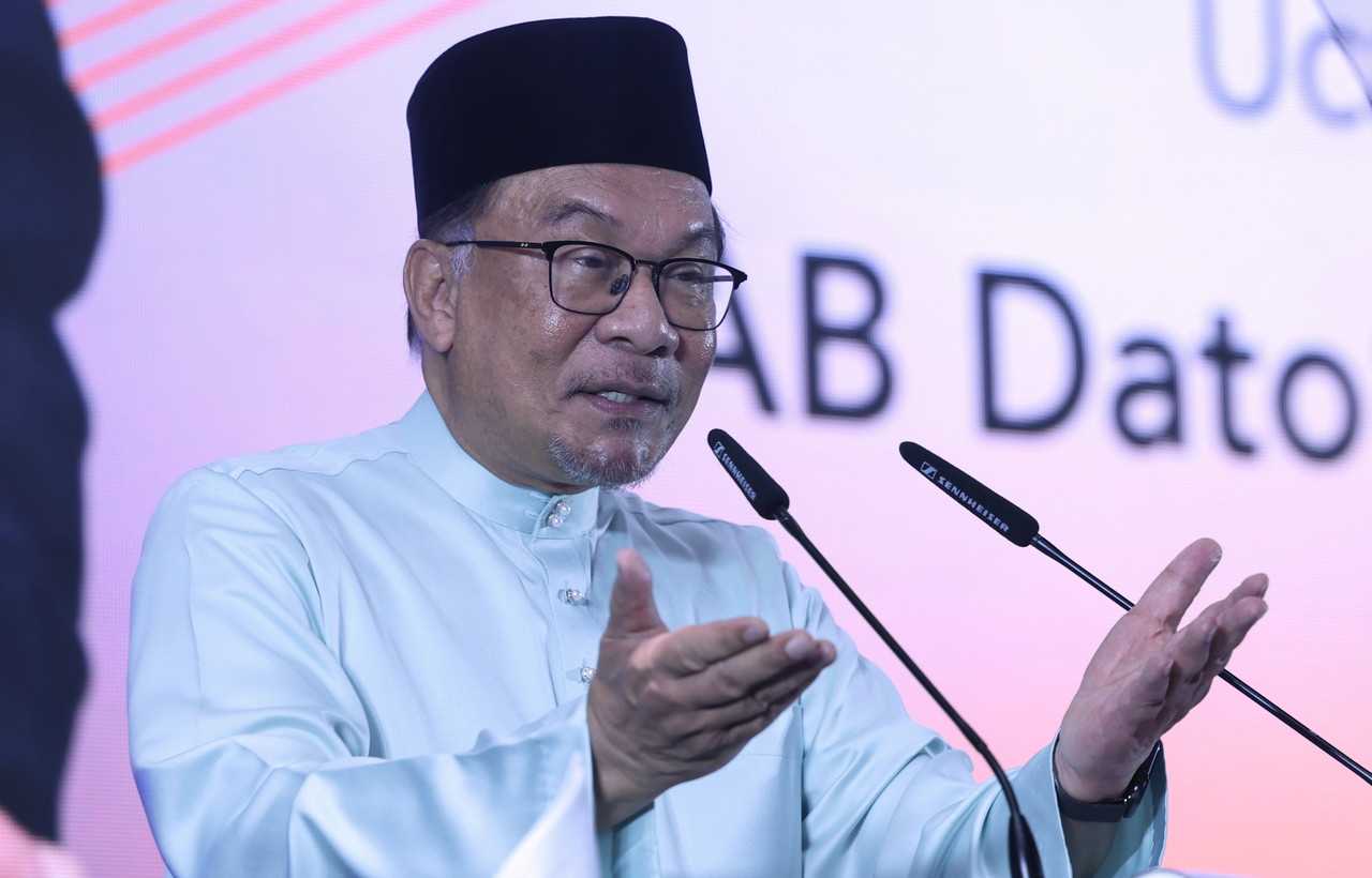 Anwar says he brought along Indonesian businessman Riza as courtesy ...