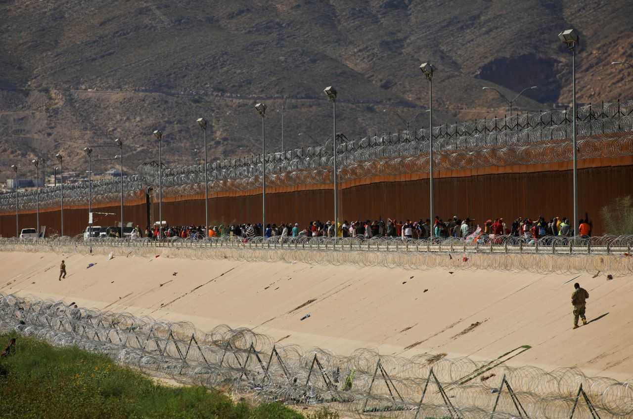 Mexico rejects new border wall plan ahead of talks with US officials