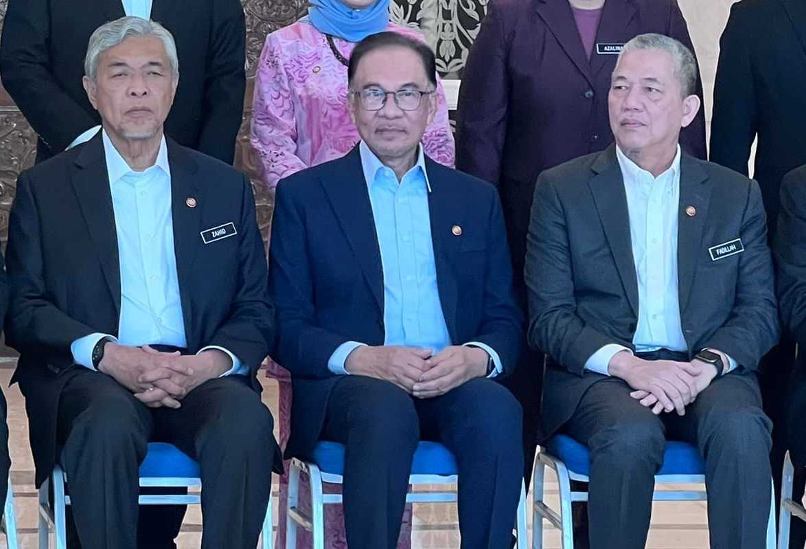 Ex-speaker questions move to allow ministers address PMQT, as Anwar ...