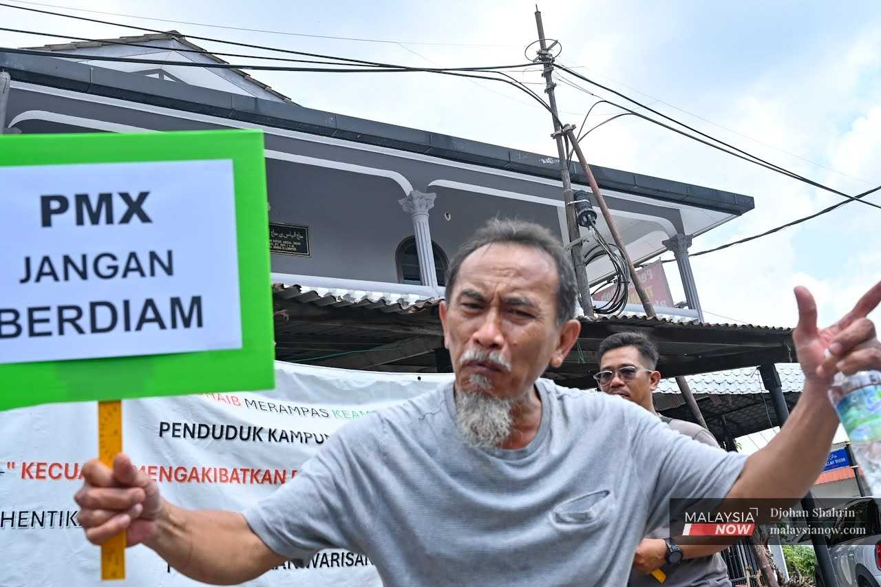 Kg Sungai Baru residents warn of 'paid gangsters' out to cause trouble ahead of Sept 11 eviction