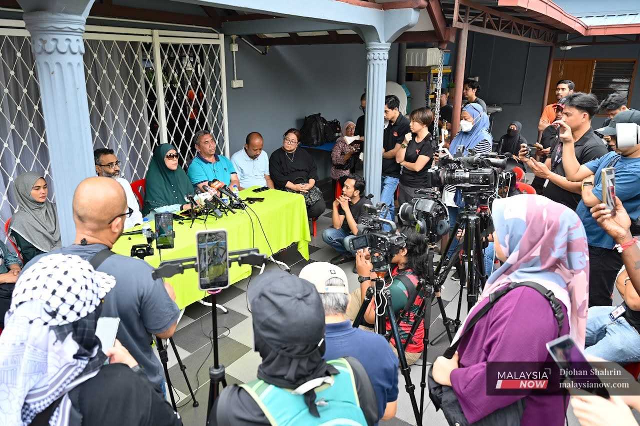 The press conference outside the home of Zainab Alias, the day after the developer moved to evict the residents of Kampung Sungai Baru.