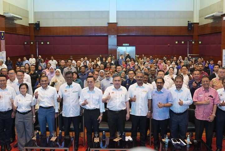 civilservice_minister_MOTfacebook