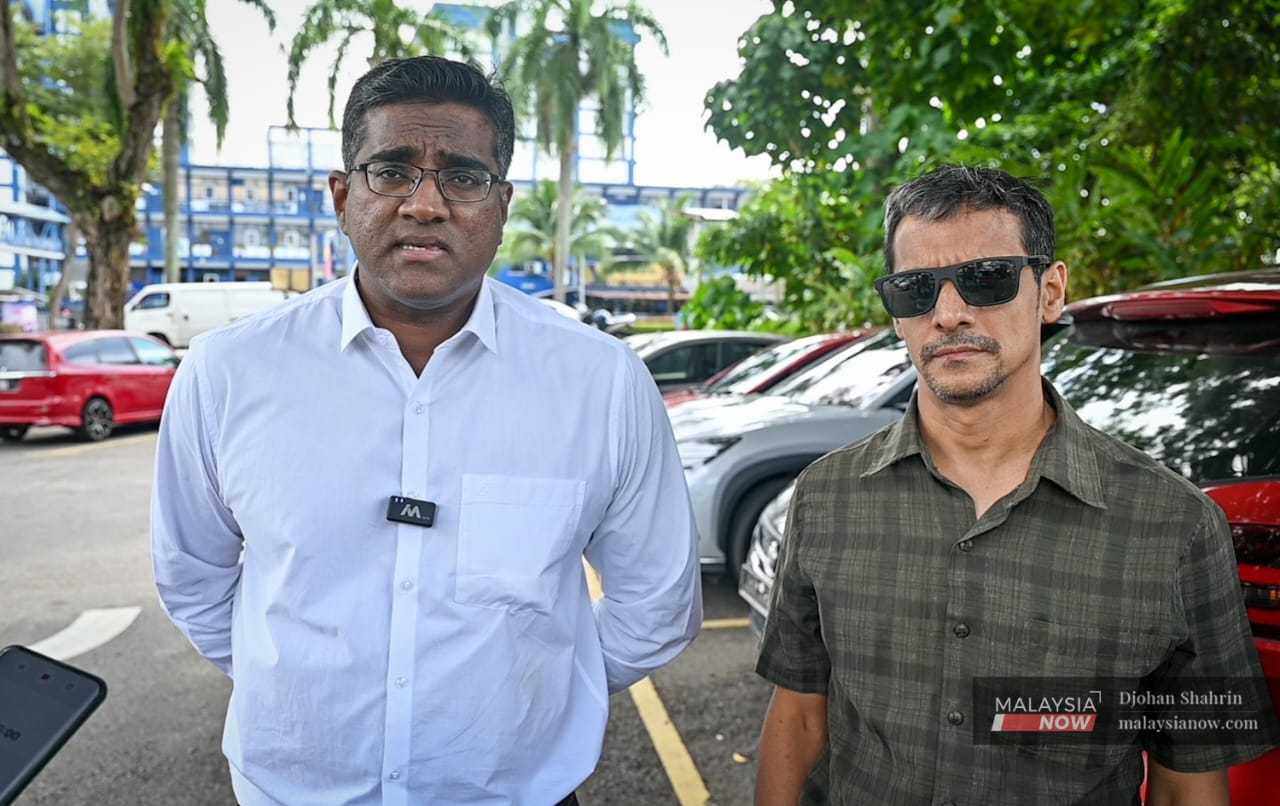 Peguam Rajesh Nagarajan dan editor MalaysiaNow, Abdar Rahman Koya.