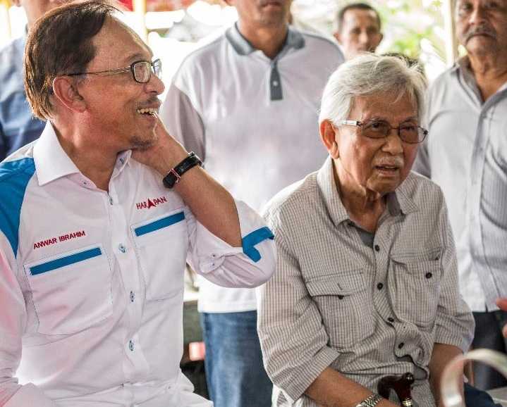 'Demons and imaginery enemies': Veteran newsman tells why 'good friend' Daim became Anwar's target