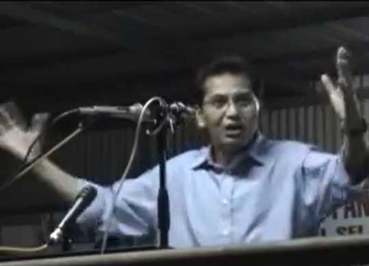 Ezam Nor ketika berucap dalam satu perhimpunan pro-Anwar Ibrahim lebih dua dekad lalu.