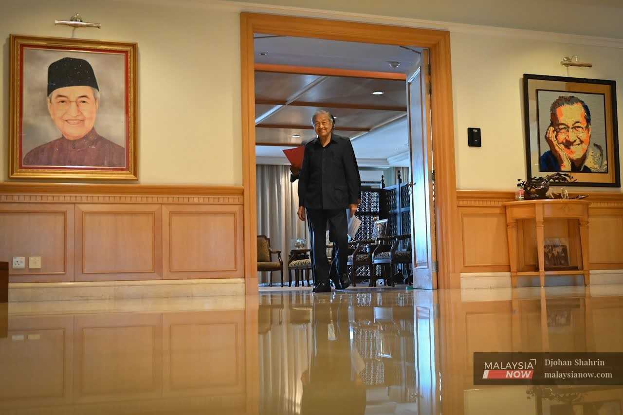 Make defending sovereignty our New Year’s resolution, says Mahathir in shadow of Anwar’s trade deal with Trump