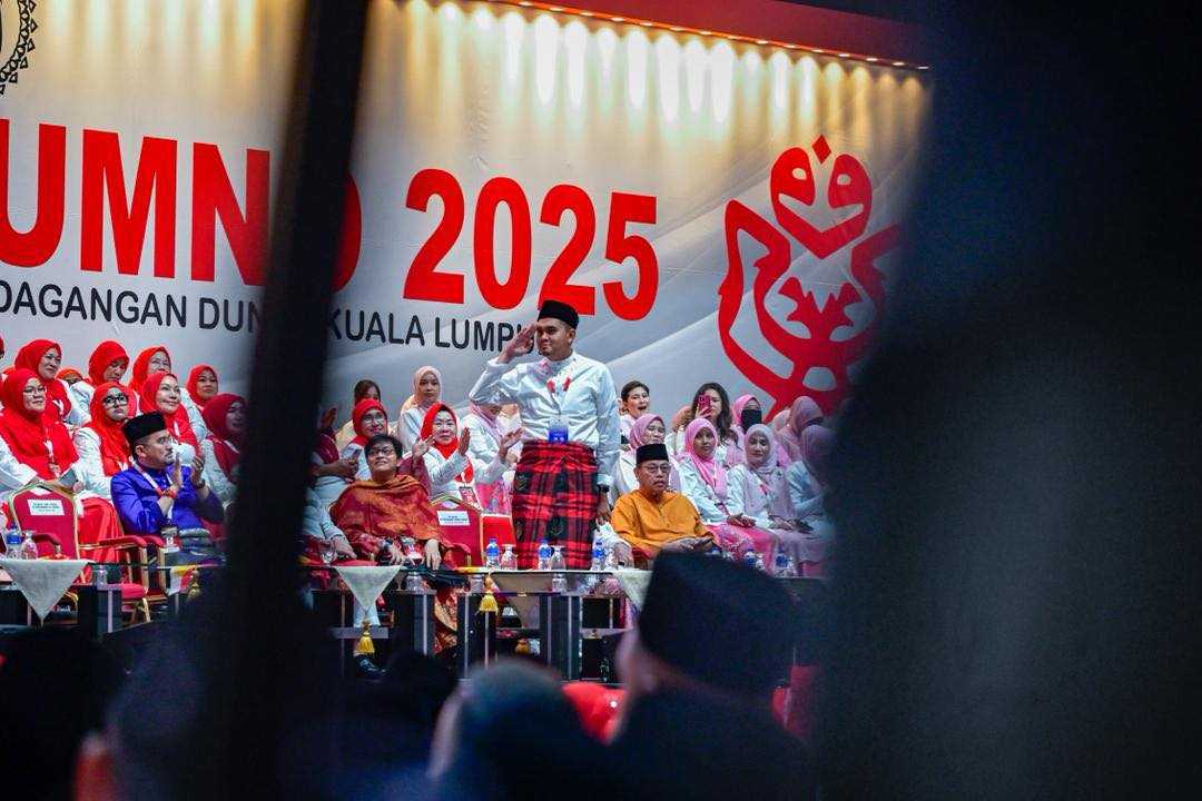 Umno Youth chief Dr Akmal Saleh greet party members who give him a rousing welcome at the party's Youth convention today.