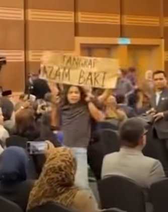 AzamBaki_protest_WTC