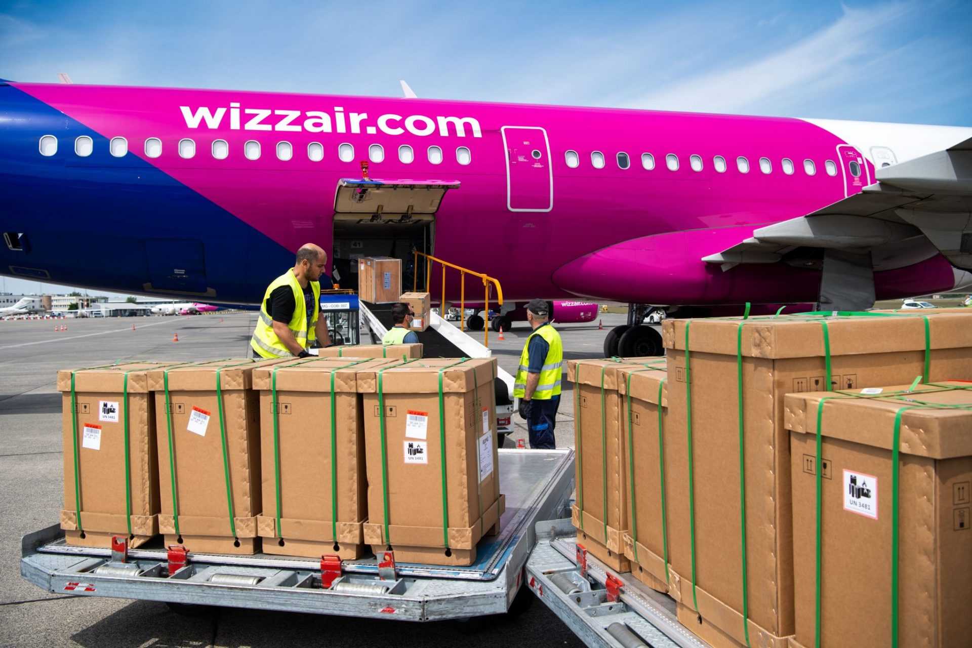 A shipment of ventilators being unloaded upon arrival in Hungary in May 2020, among thousands controversially purchased by Viktor Orban's regime at the height of the Covid-19 pandemic. Photo: kormany.hu

