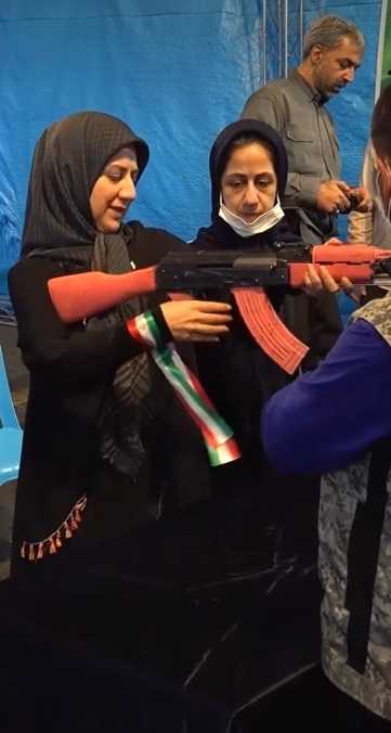 Iran_women_rifle_training