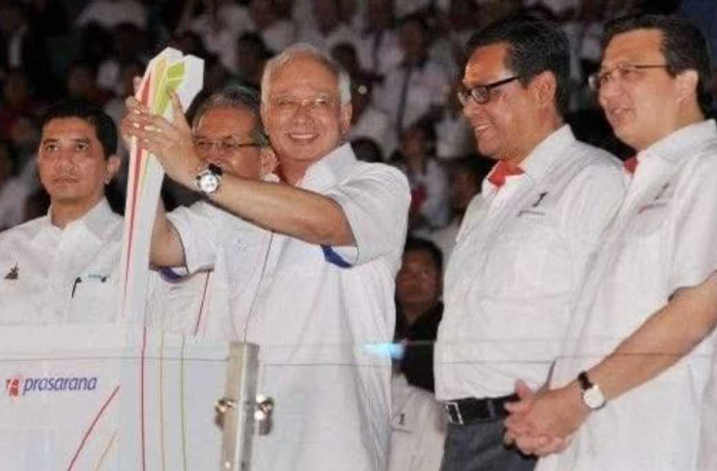 Najib Razak at the LRT3 groundbreaking ceremony in 2016, alongside then Selangor menteri besar Mohamed Azmin Ali (far left).