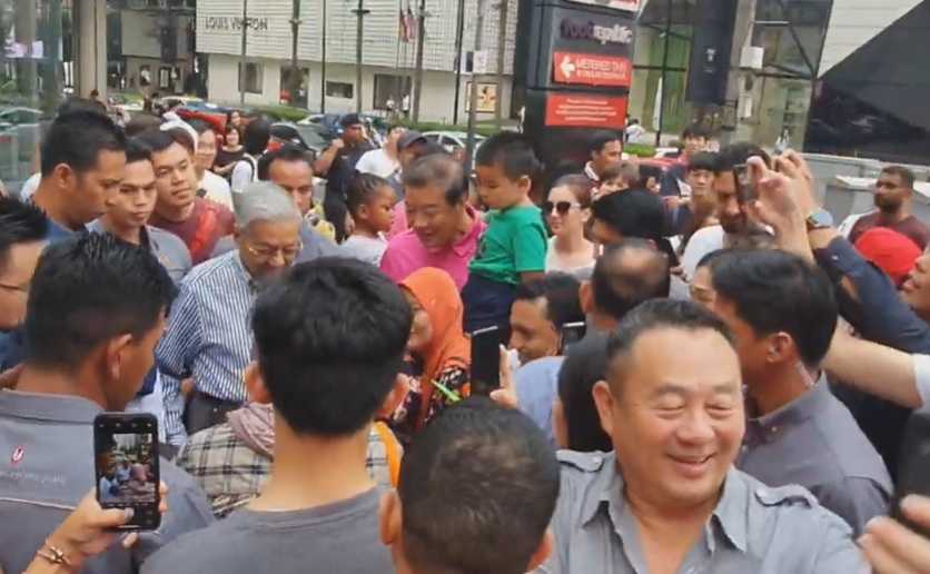 mahathir_selfie_KL